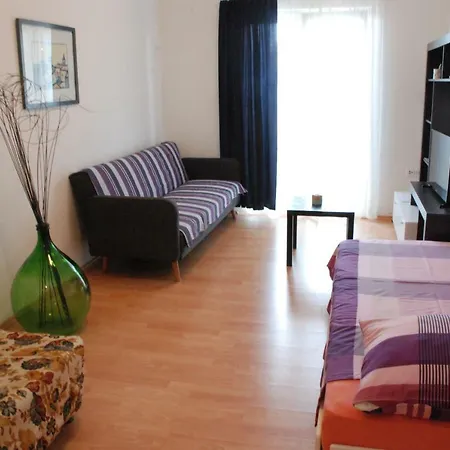 Radin Πανσιόν